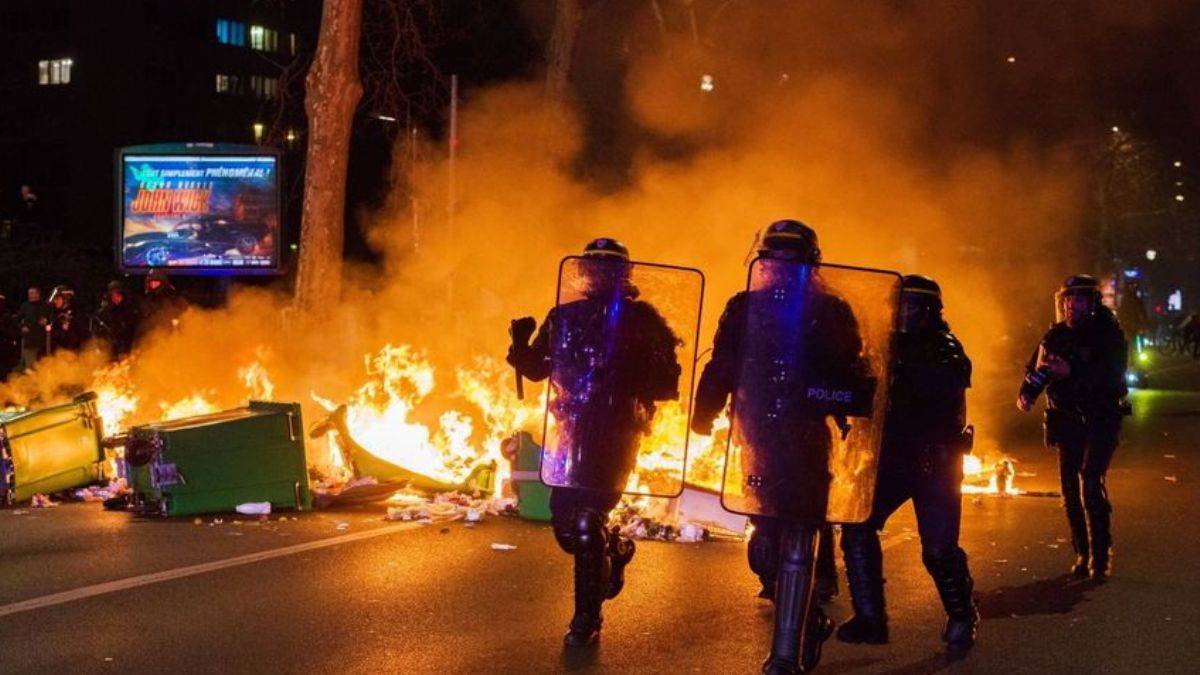 Paris kontrolden çıktı, başkent ateşe verildi!