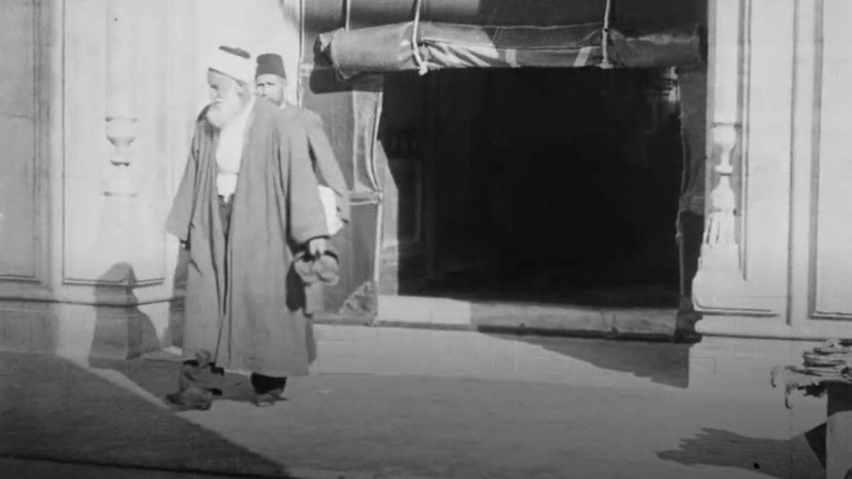 104 yıl önce Fatih Camii'nden 'fesli-sarıklı' görüntüler