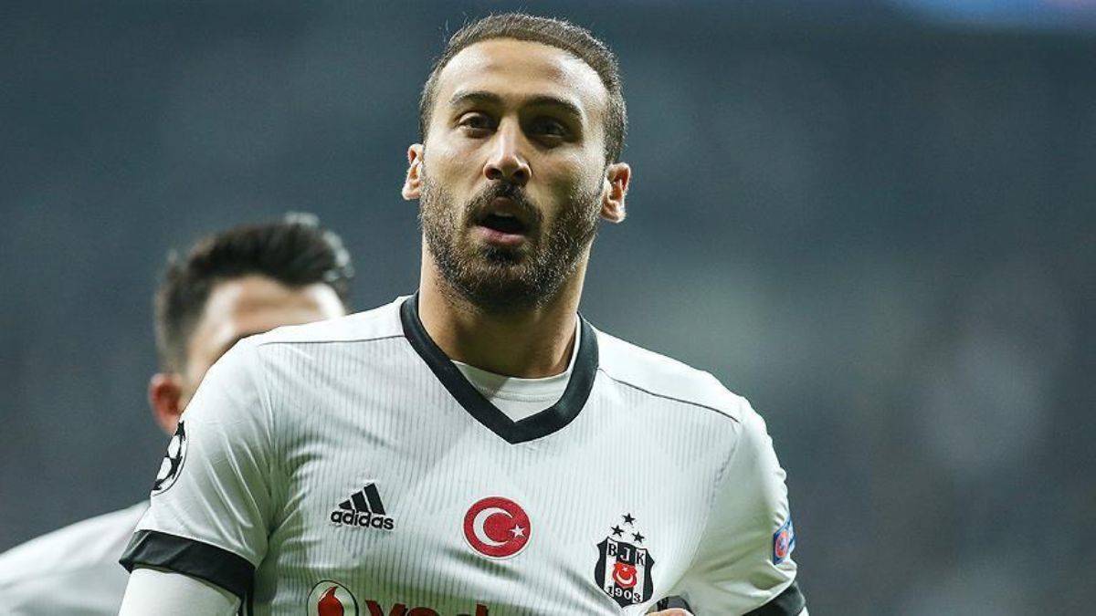 Cenk Tosun: Gelen teklifi reddettim, Beşiktaş'tayım