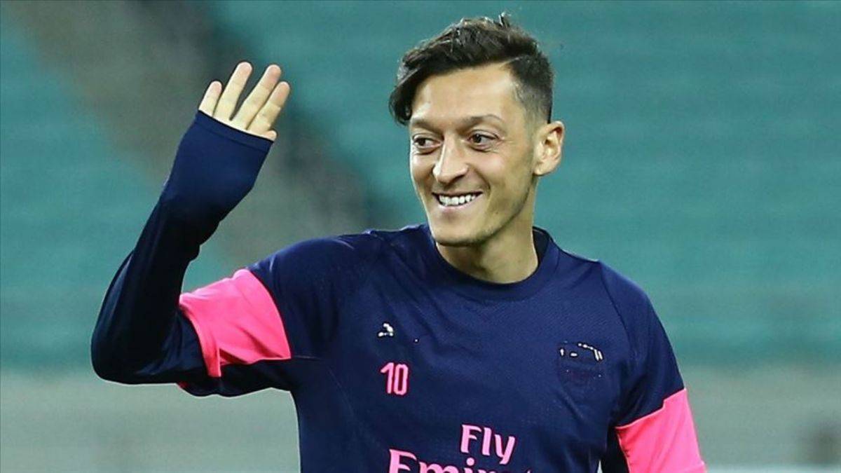 Mesut Özil futbolu bıraktı!