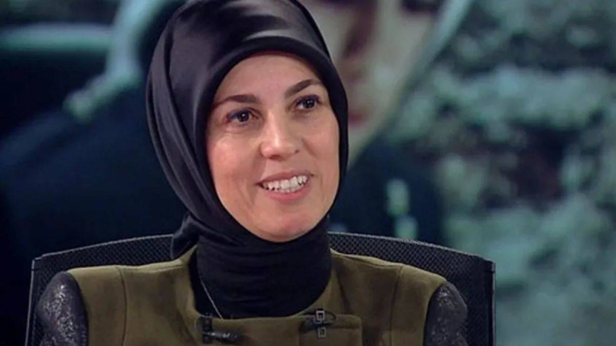 Merve Kavakcı görevden alındı