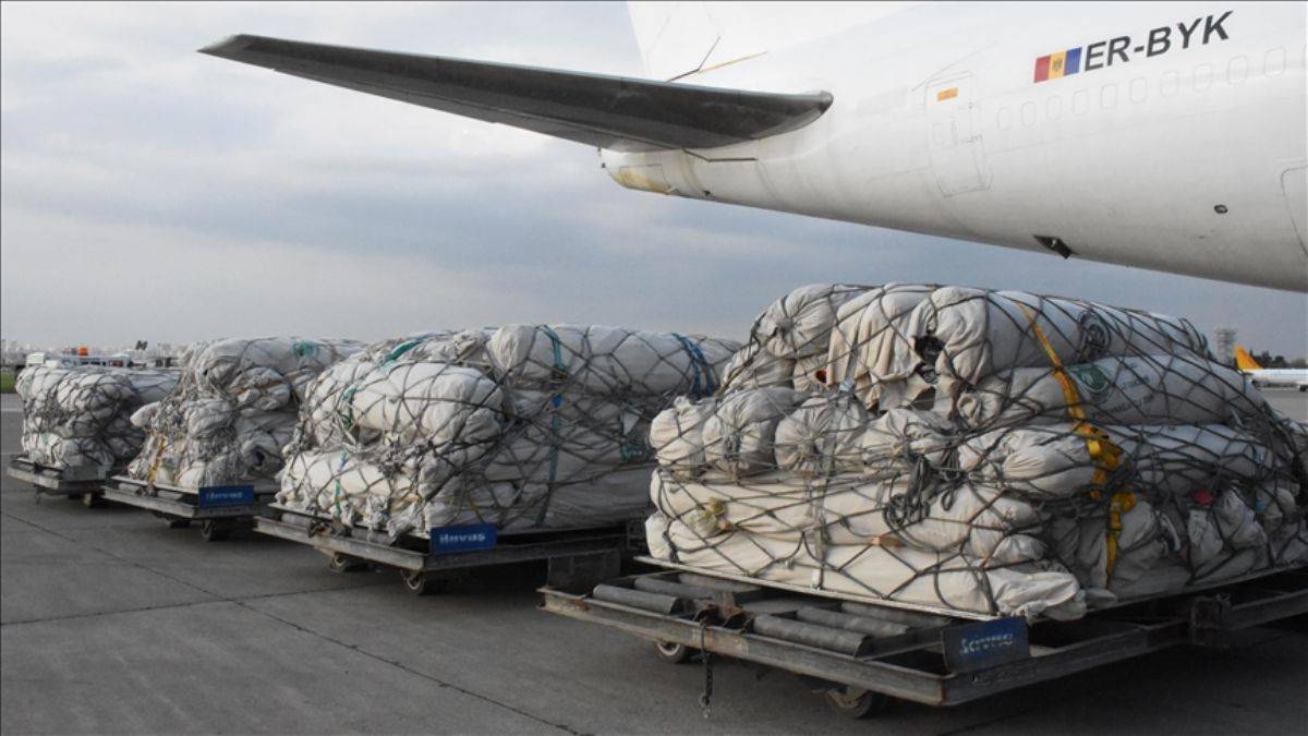 Pakistan'dan deprem bölgesine yardım devam ediyor