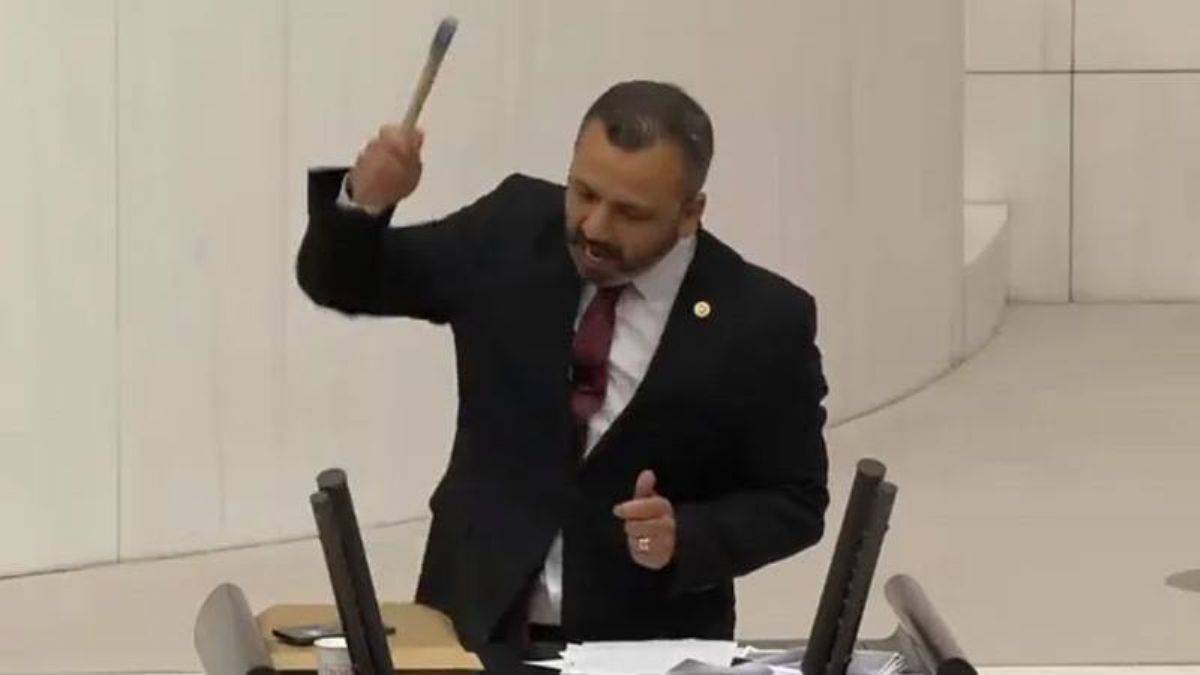 Meclis'te cep telefonu kıran CHP'li Erbay'a dava açıldı