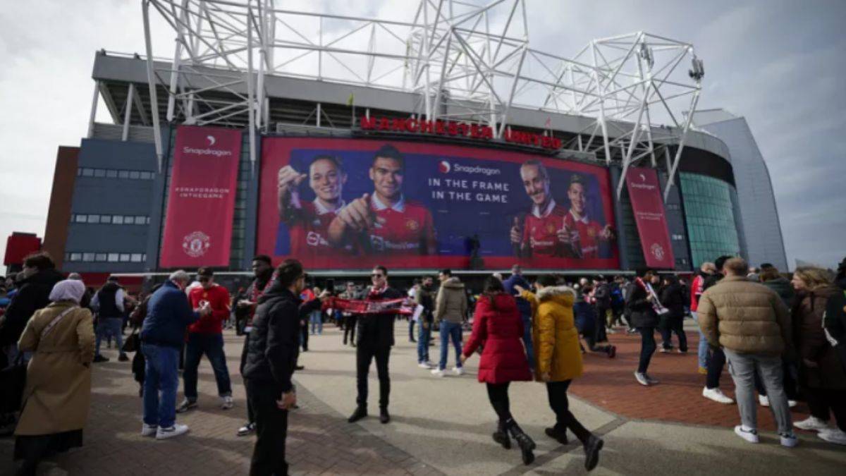 Katarlı bankacı Şeyh Jassim Manchester United'ı satın almak için ikinci teklifini verdi