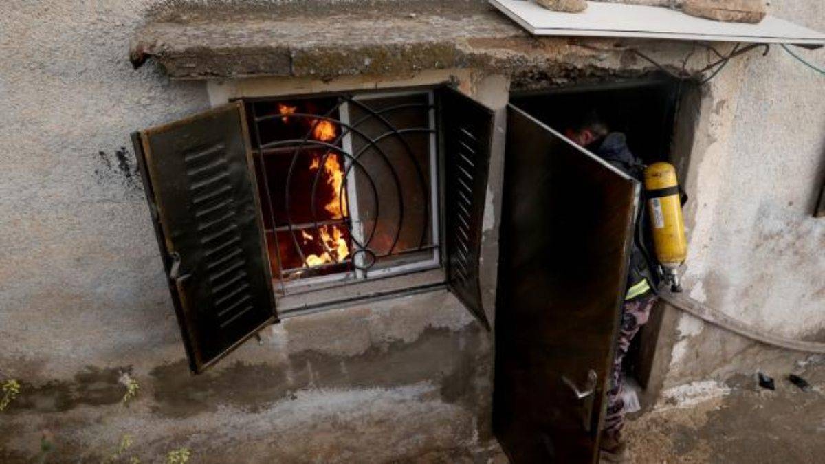 Yahudi yerleşimciler Ramallah'ta Filistinli aileye ait bir evi kundakladı