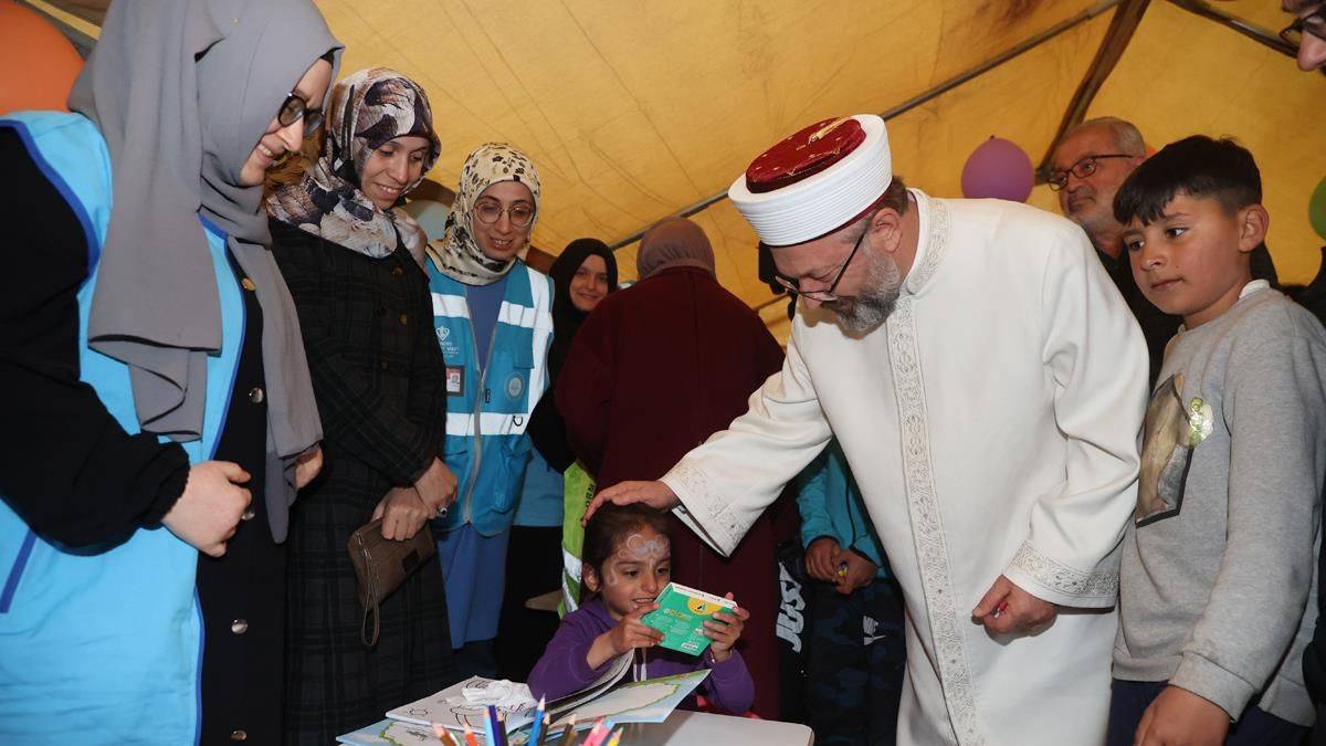 Diyanet İşleri Başkanı Erbaş: Zekatlar kalıcı konutlar için verilebilir