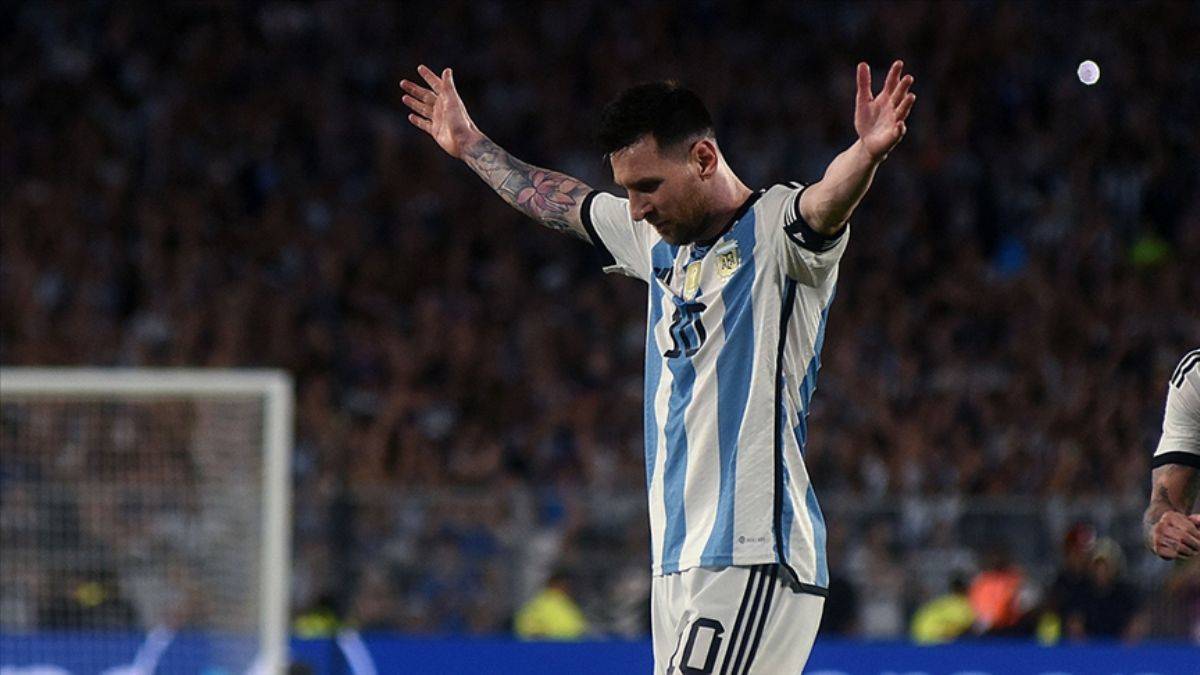 Messi, '100'ler kulübü'ne girdi