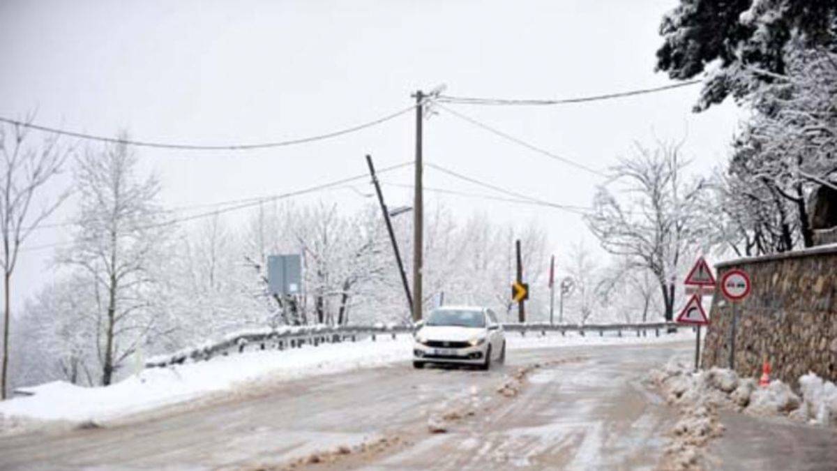 İstanbul'a 1.30 saat uzaklıkta! Kar kalınlığı 1 metreye ulaştı...