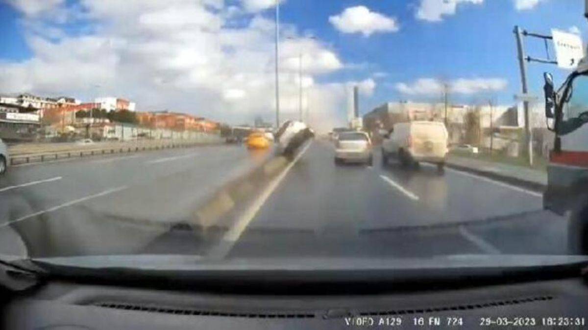 D-100'de hatalı sollama kazası araç kamerasında