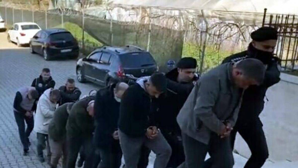 İcra müdürü ve katip ihale bilgilerini örgüte vermiş