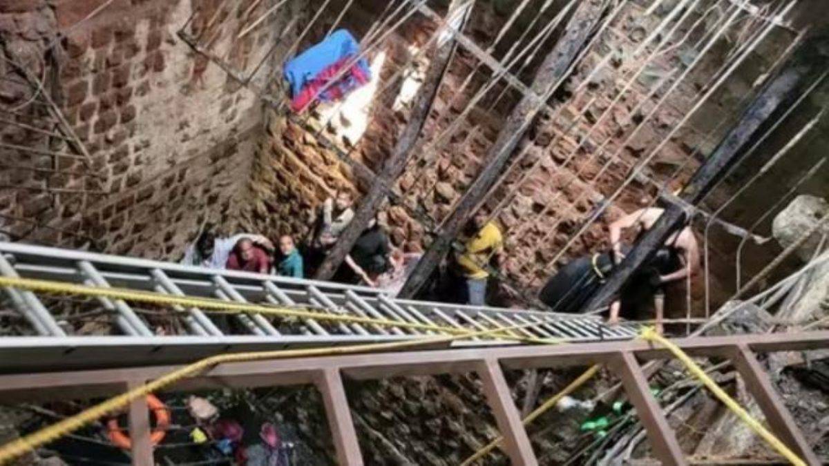 Hint tapınağında 25 kişi birden kuyuya düştü