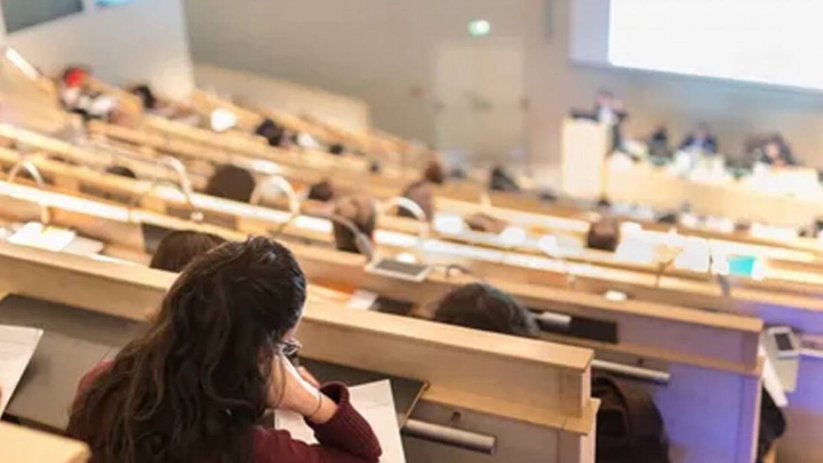 Üniversitelerde yüz yüze eğitimde devam zorunluluğu var mı? Devamsızlık kalktı mı?