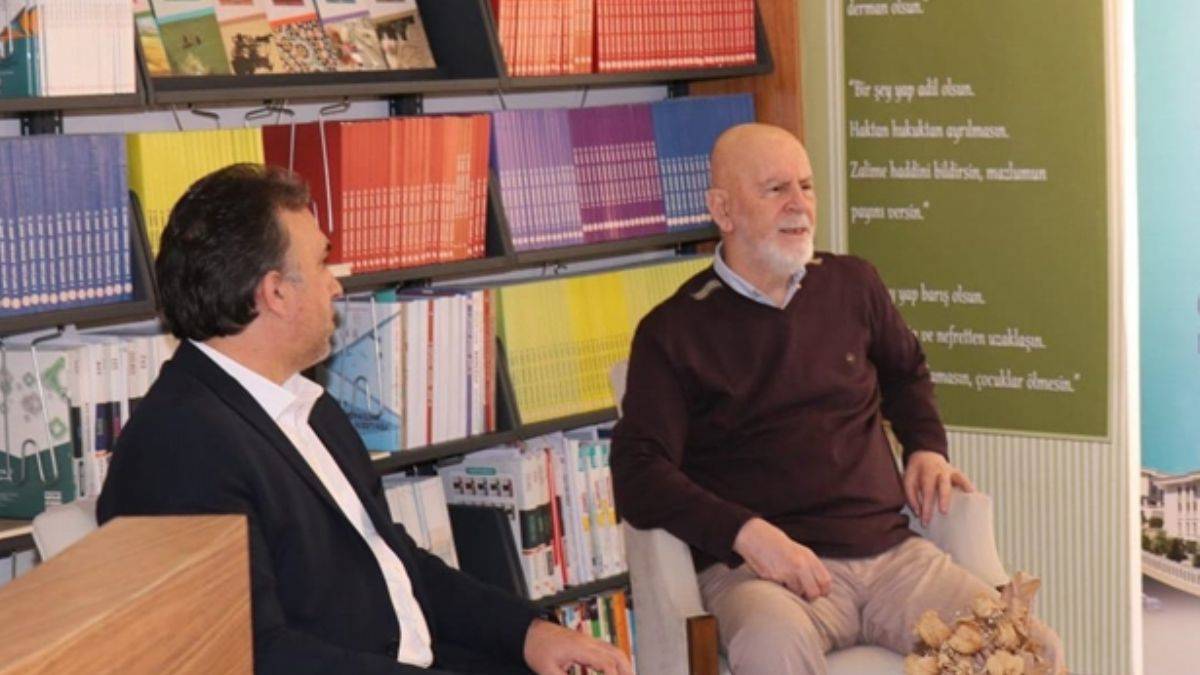 Yazar Mustafa Kutlu: 'Benim gibi olmayın, siz kitaplık kurun'