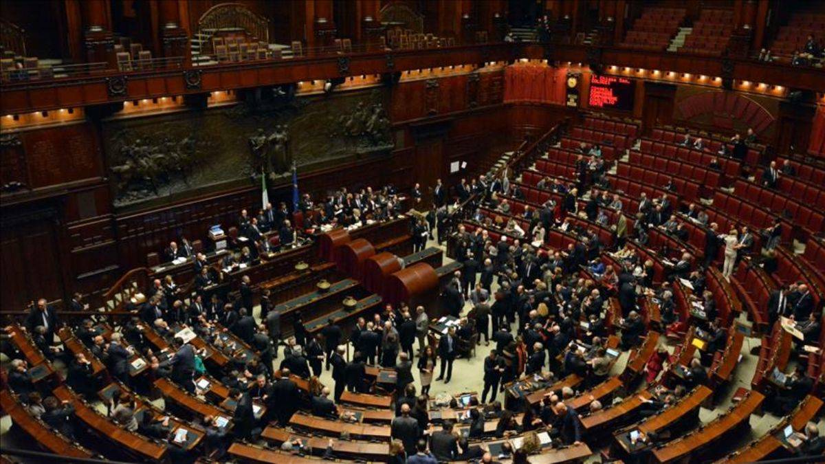 İtalya'da 'yabancı kelime kullanan cezalandırılsın' gündemi