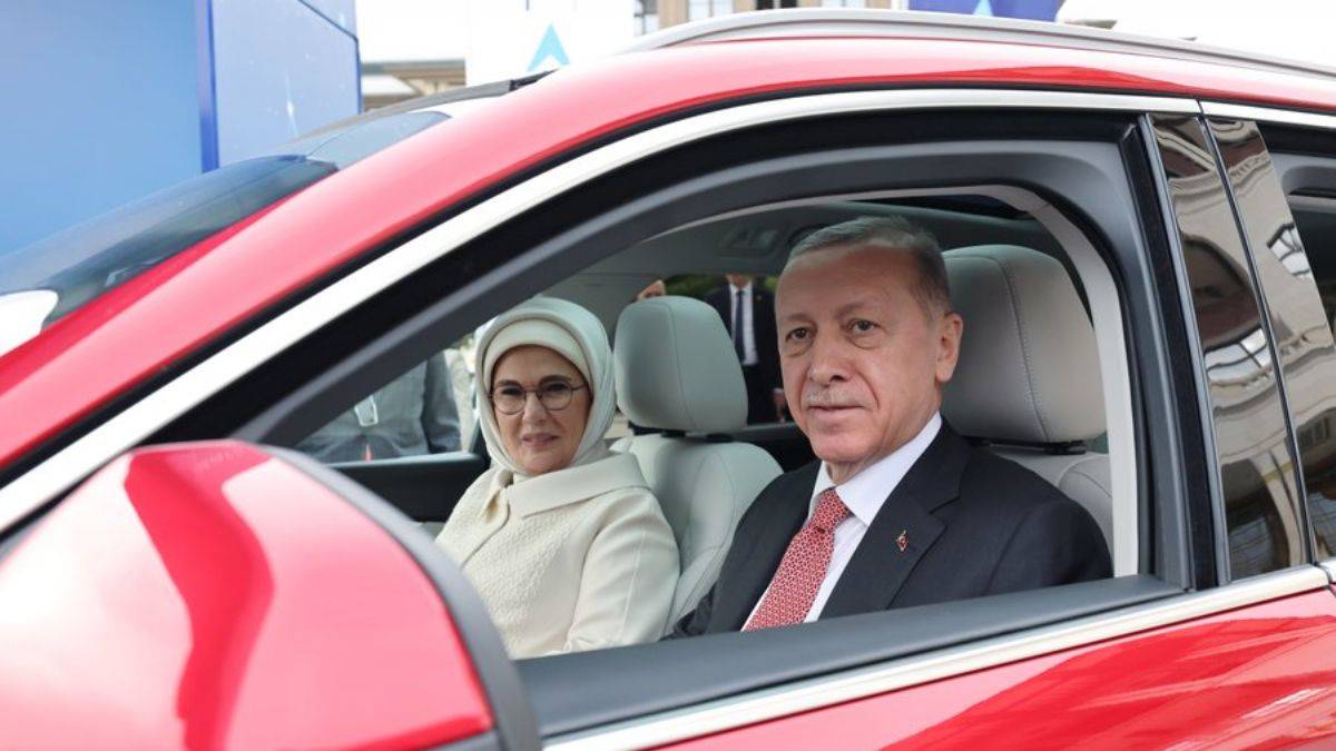 İlk Togg Erdoğan'a teslim edildi