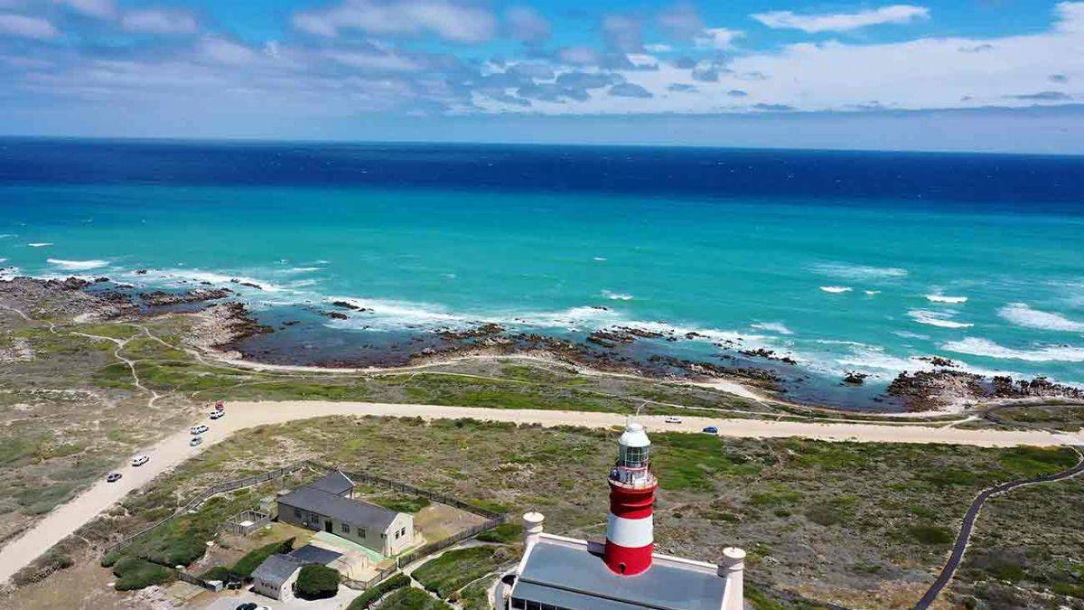 Afrika'nın en güney ucu, okyanus sınırı: Agulhas Burnu