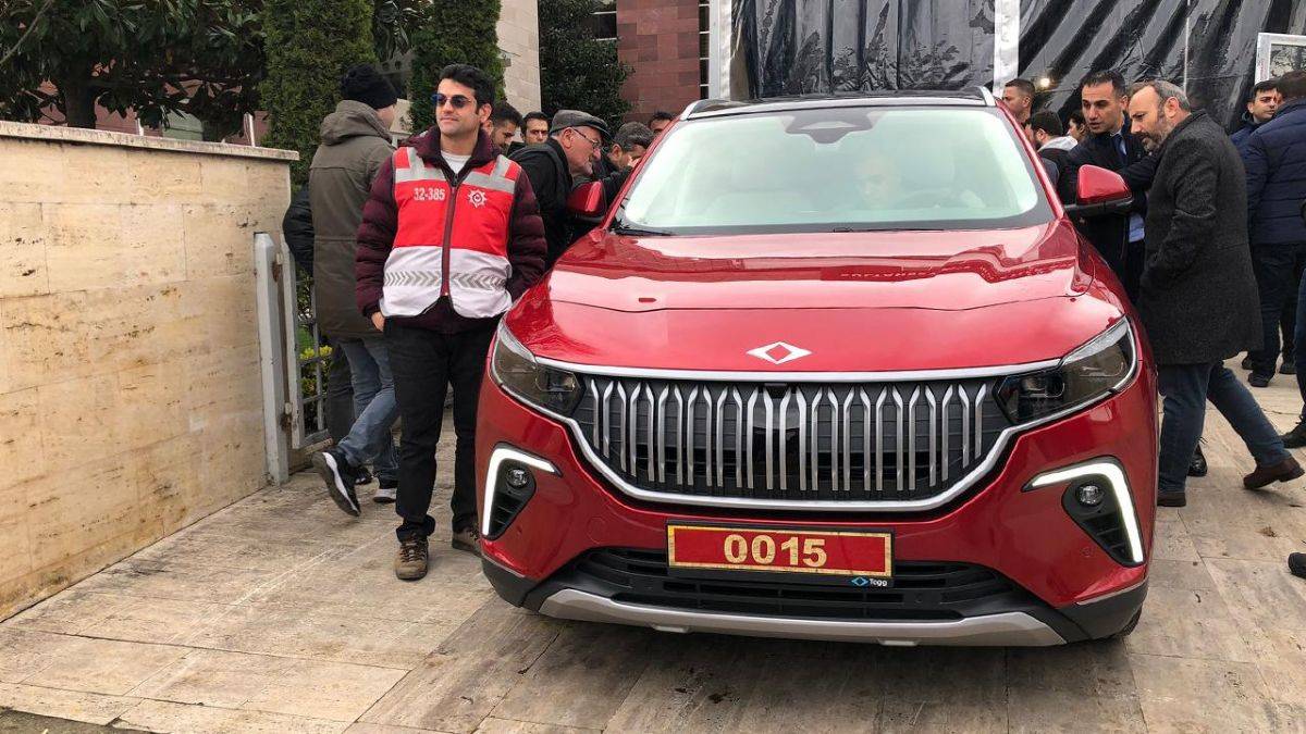 Bakan Varank, Togg'u makam aracı olarak kullanan ilk bakan oldu