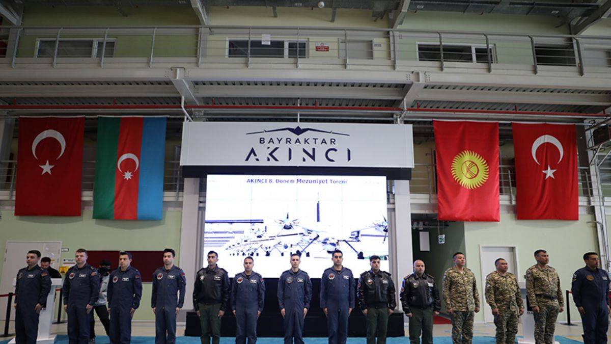 Bayraktar Akıncı'nın 96 kursiyeri mezun oldu