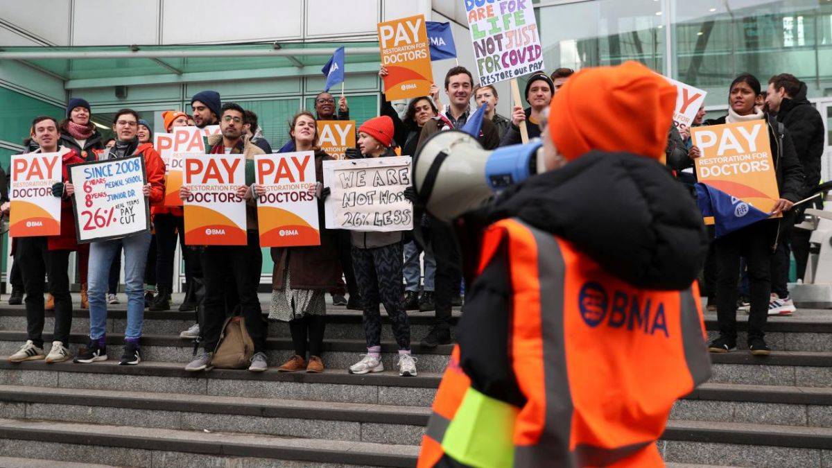 İngiltere 'en yıkıcı' doktor grevine hazırlanıyor
