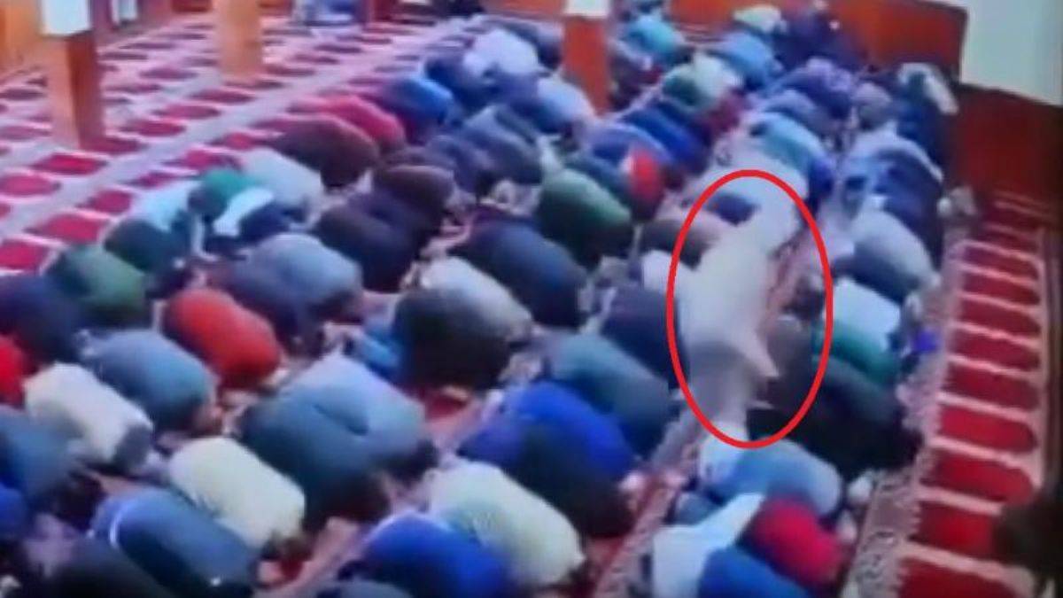 ABD'de imam namaz kıldırırken bıçaklandı