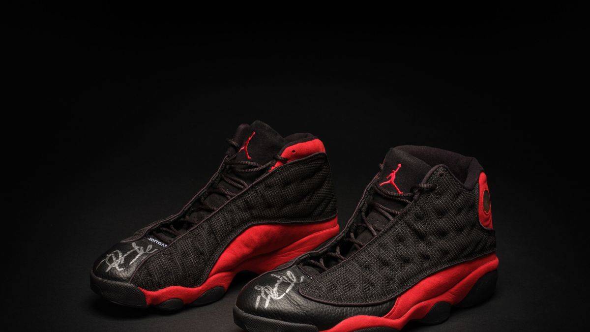 Michael Jordan'ın ayakkabısı rekor fiyata satıldı