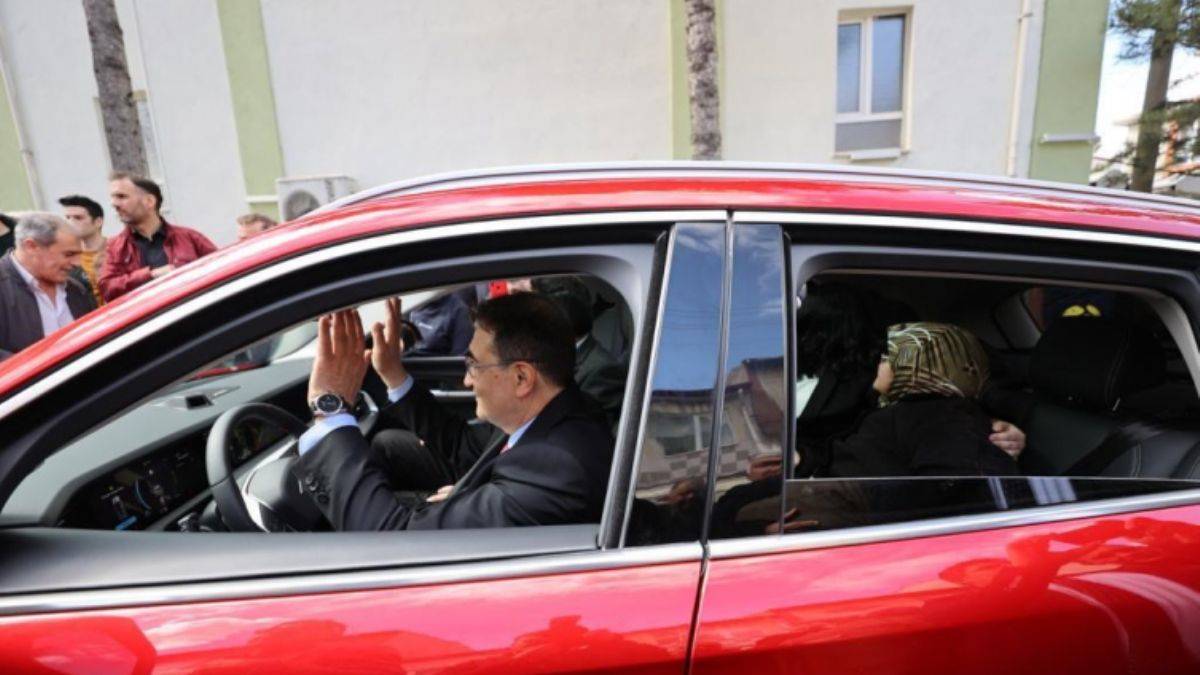 Gülistan Teyze'nin Bakan Dönmez ile 'Togg' gezisi