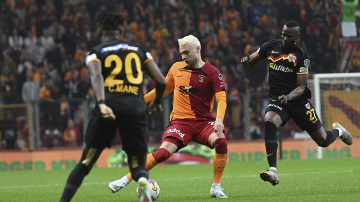 Icardi 'hat-trick' yaptı, Galatasaray 6 golle maçı aldı