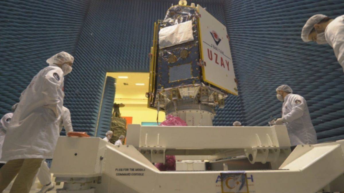Türkiye’nin ilk gözlem uydusu İMECE fırlatıldı