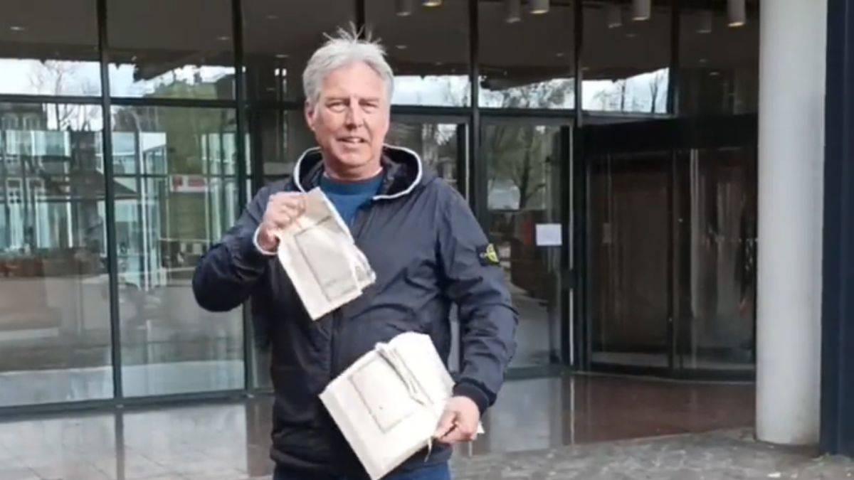 Hollanda'da ırkçı Wagensfeld yine Kur'an yırttı