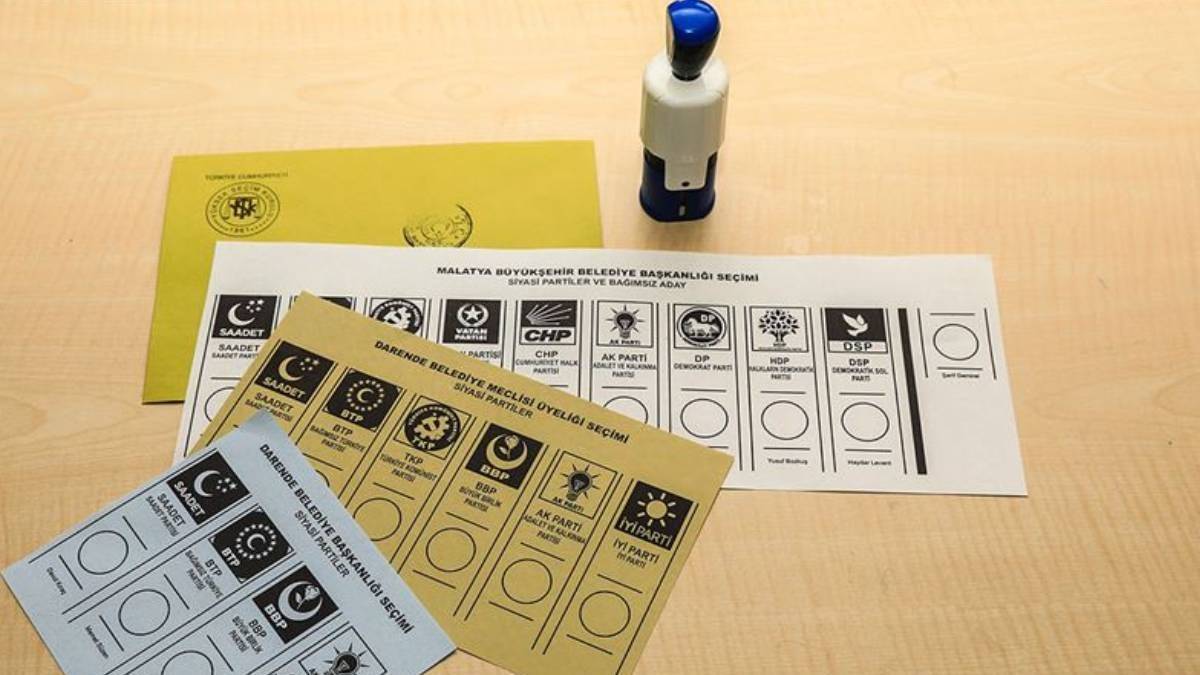 Oy pusulasında mühür diğer adaya bulaşırsa oy geçersiz mi olur? Oy pusulası nasıl katlanmalı?