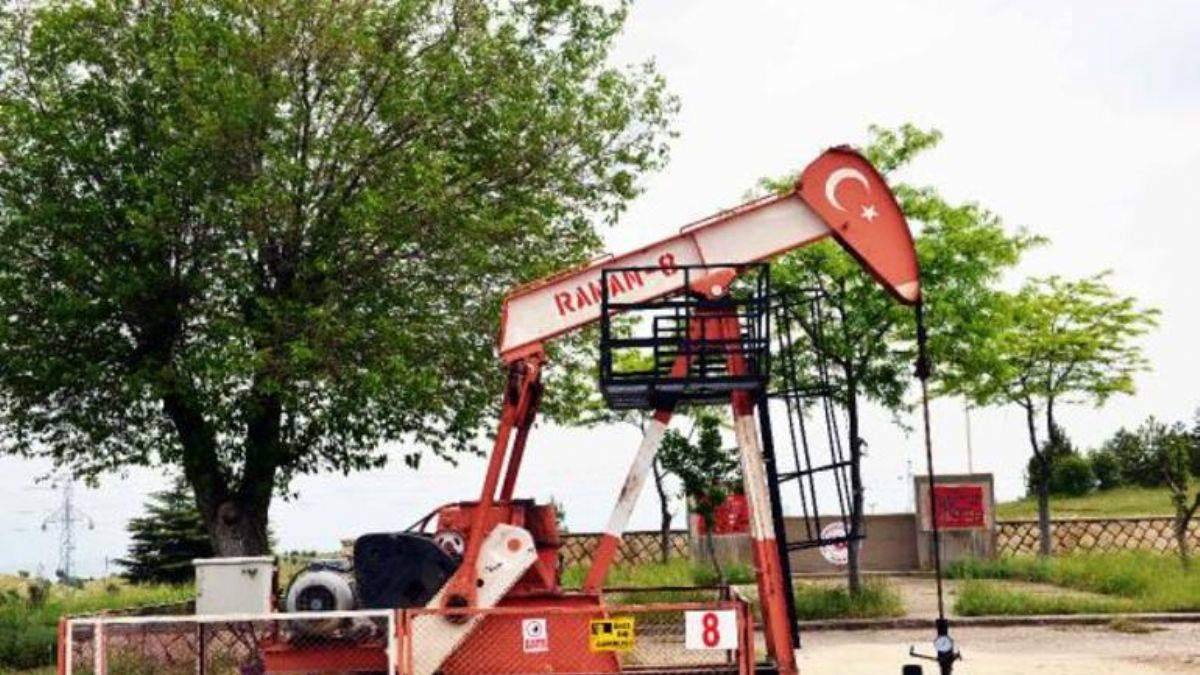 Baba-oğulun emekli olduğu 75 yıllık petrol kuyusu