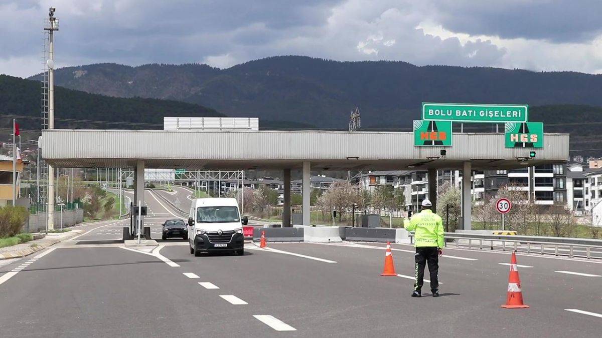 Anadolu Otoyolu ile D-100 yolunda trafik tedbirleri artırıldı