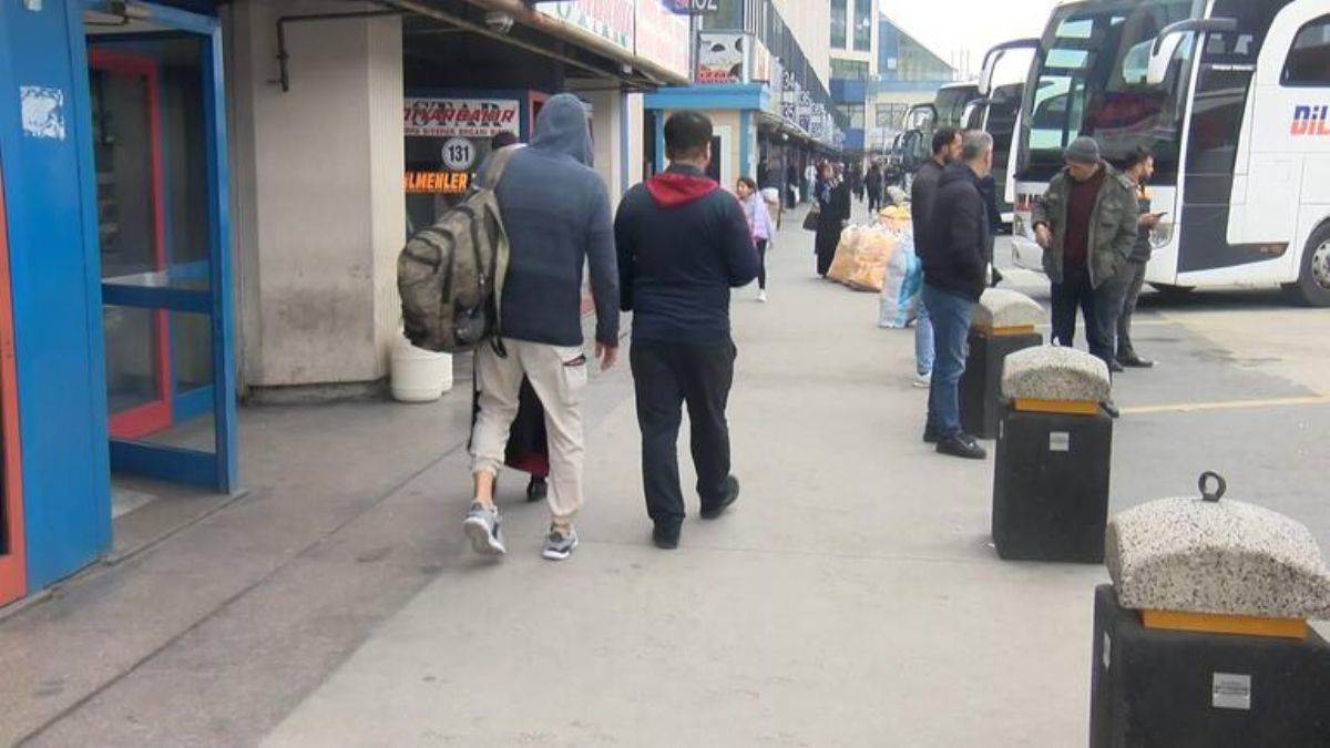 Otogarda otobüsler boş kaldı