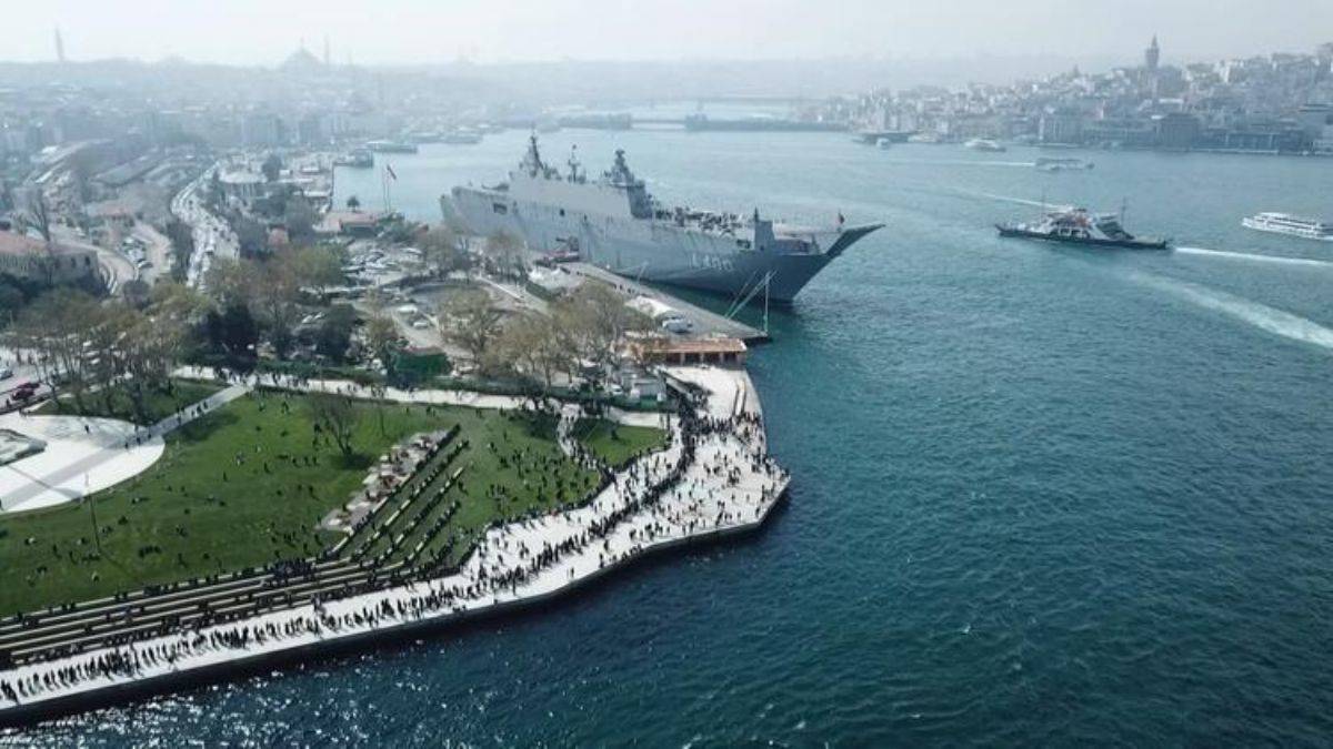 TCG Anadolu'ya ziyaretçi patlaması; metrelerce kuyruk havadan görüntülendi