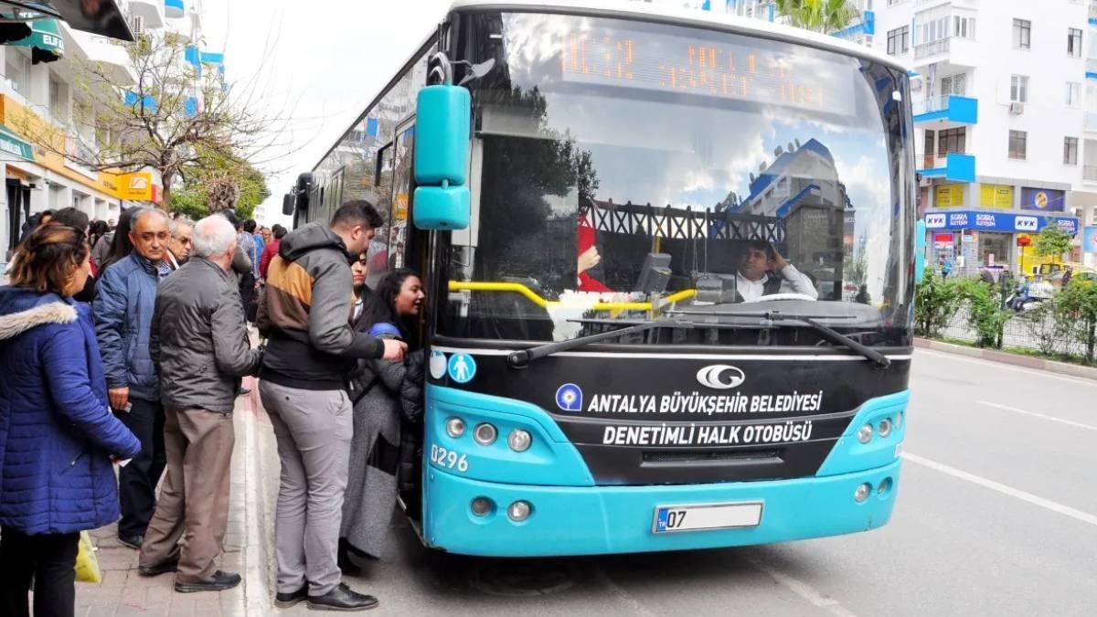 Antalya'da bayramda otobüsler bedava mı? 20 Nisan arefe Antalya'da otobüs, metro ücretsiz mi? Arefe günü Antalya'da toplu taşıma bedava mı?