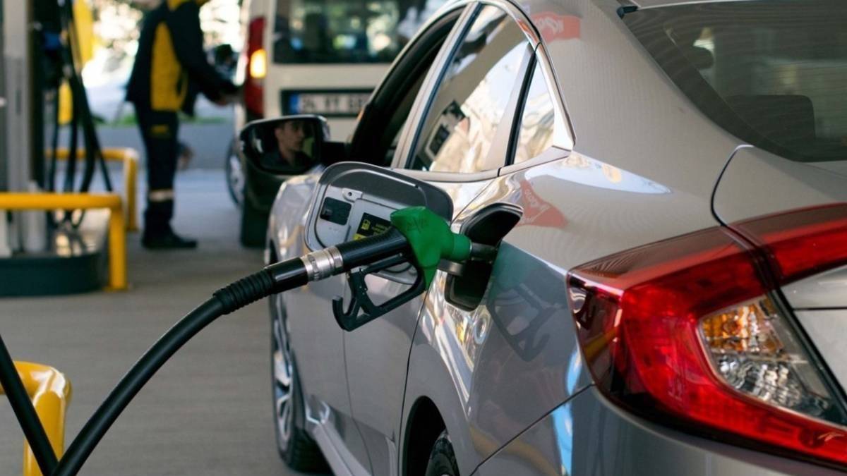 20 Nisan benzine indirim var mı? Bayramın 1. günü benzin ve mazota indirim mi geldi? Bu gece mazota indirim mi yapıldı?