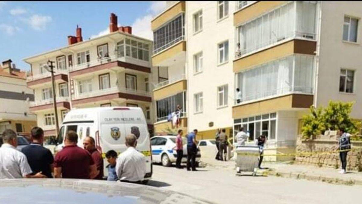 Ablasını telefonla gönderdiği fotoğraflar yüzünden öldürmüş