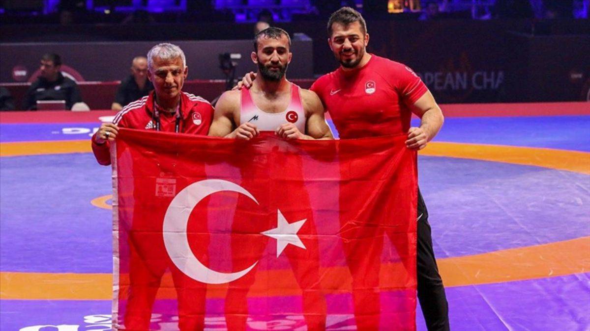 Milli güreşçiler 17 madalya kazandı