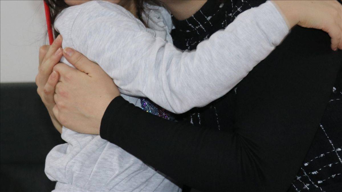 Depremzede 1808 çocuk ailelerine teslim edildi