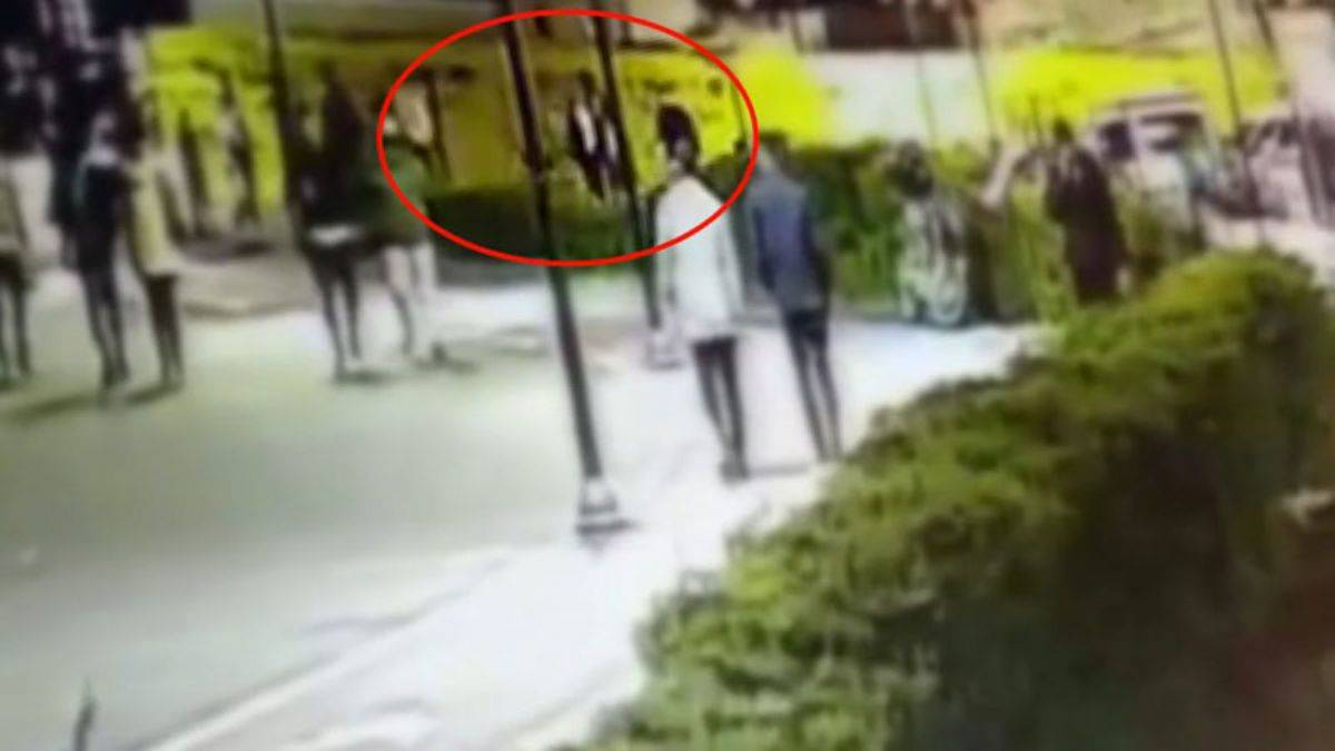 Yanına oturduğu için defalarca bıçakladı!