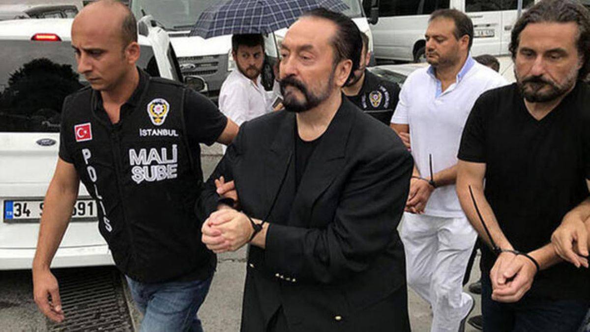 Deprem felaketini 'Adnan Oktar'a yapılan operasyona' bağlamışlar