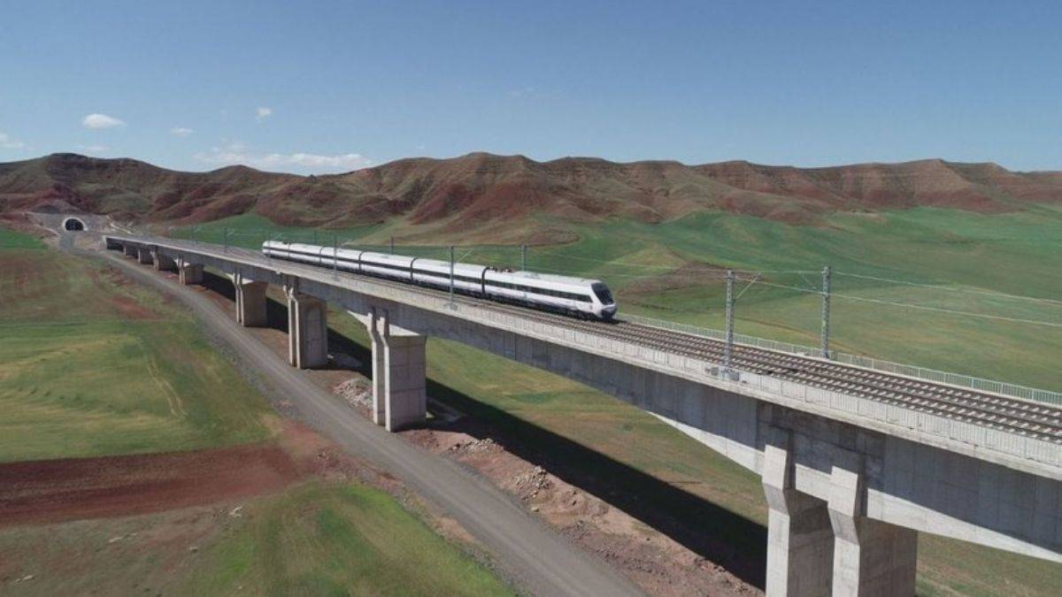 2 dakikalık Ankara-Sivas Hızlı Tren seyahati videosu