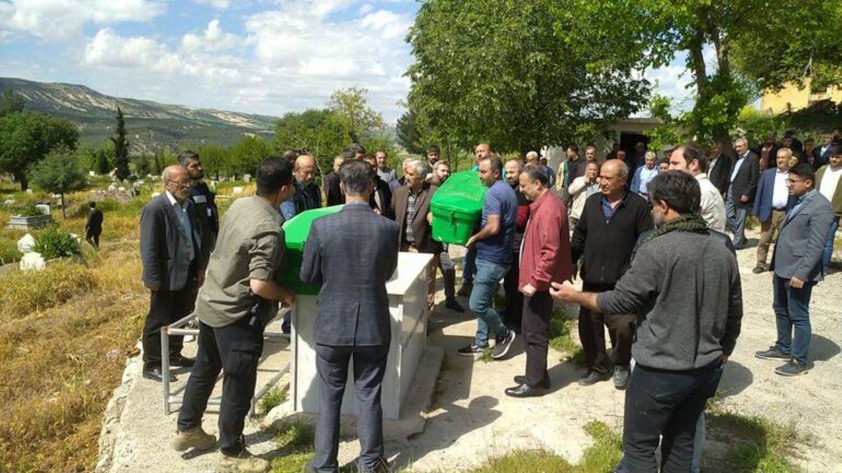 Depremzede öğretmen kızını vurduktan sonra intihar etti