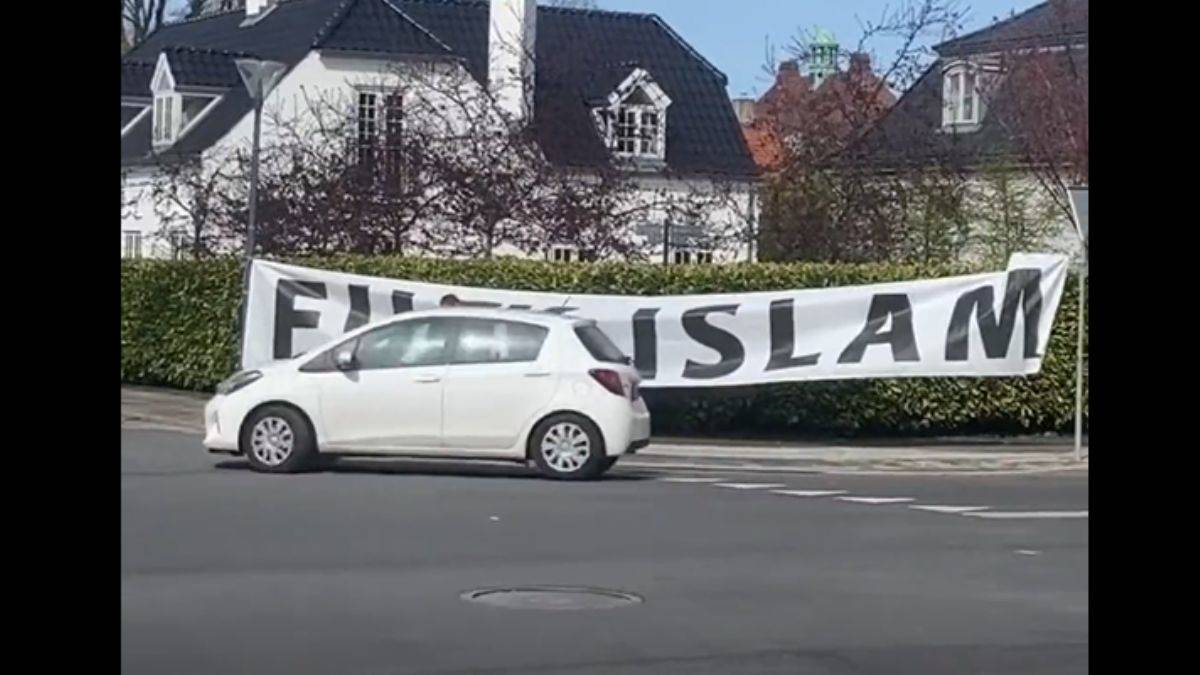 Danimarka'da İslam'a ve bayrağa hakaret