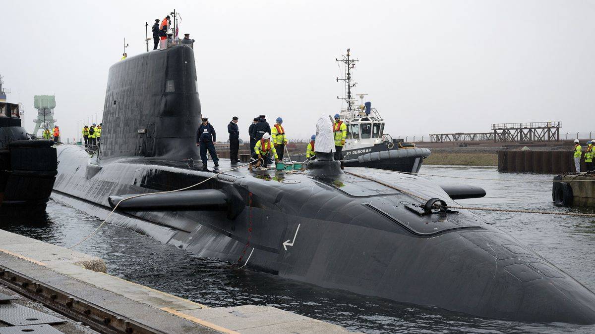 İngiliz denizaltısına ait gizli belgeler tuvaletten çıktı