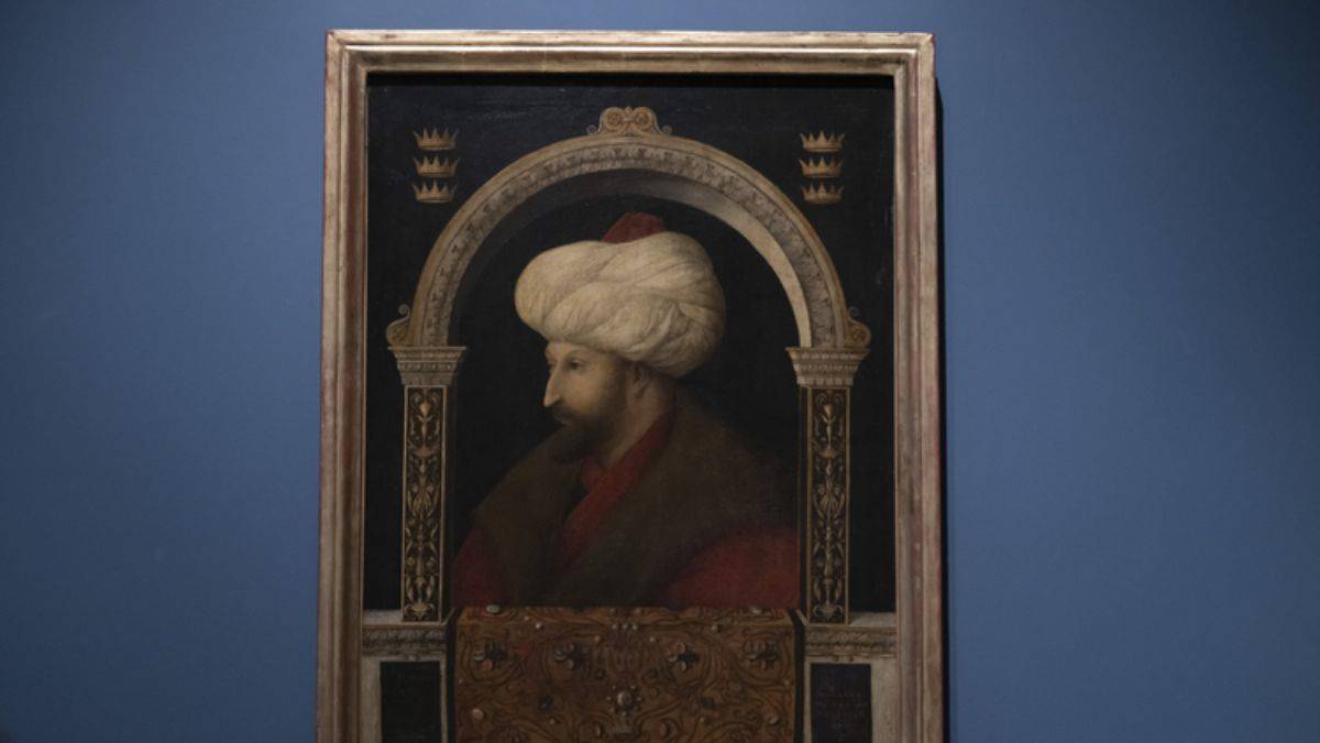Fatih'in Londra'daki tablosunda 'Dünyanın Fatihi' yazısı