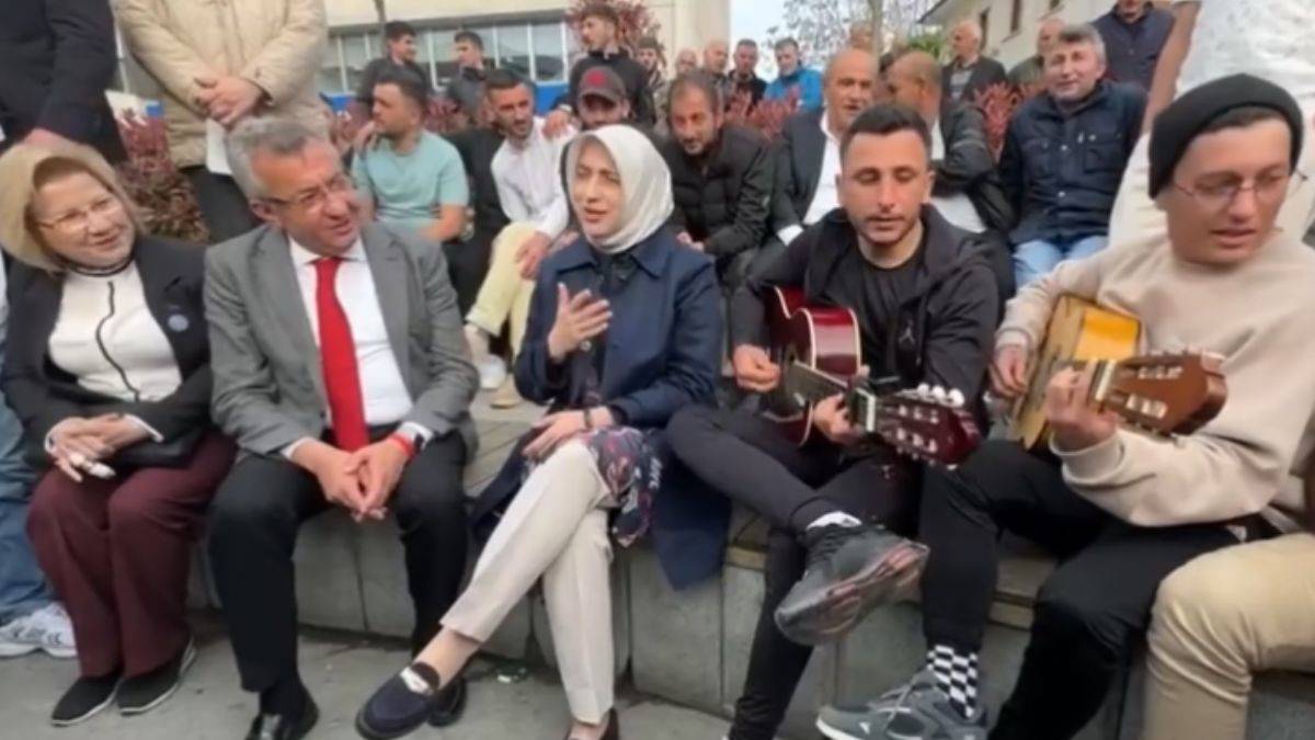 CHP'li Altay ve AK Parti'li Zengin'den türkü