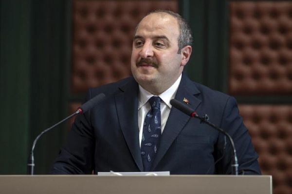 Bakan Varank: Terör örgütleri kimin karşısındaysa onu desteklememiz lazım