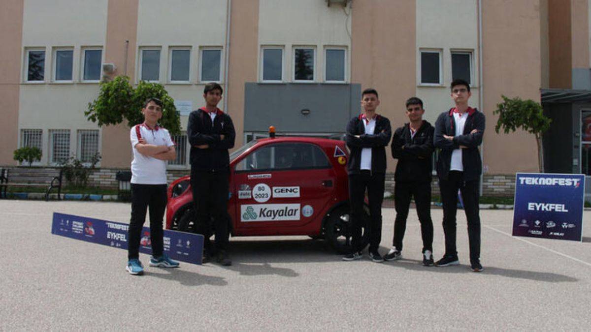 Liselilerin kalorifer dairesinde yaptıkları araç, Türkiye 1’incisi oldu