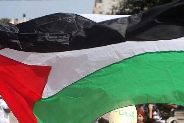 İşgalci İsrail'in katlettiği 5 Filistinli toprağa verildi